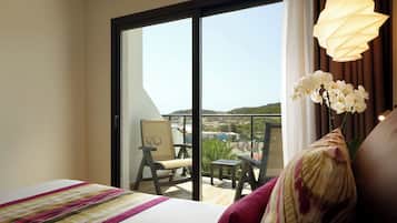 Deluxe Room, Sea View | 1 bedroom, premium bedding, memory-foam beds, minibar