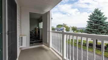 Luxe suite, 1 slaapkamer, kitchenette | Terras
