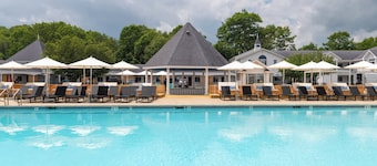 Driftaway Hotel and Pool
