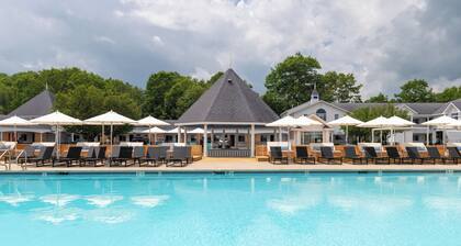 Driftaway Hotel and Pool