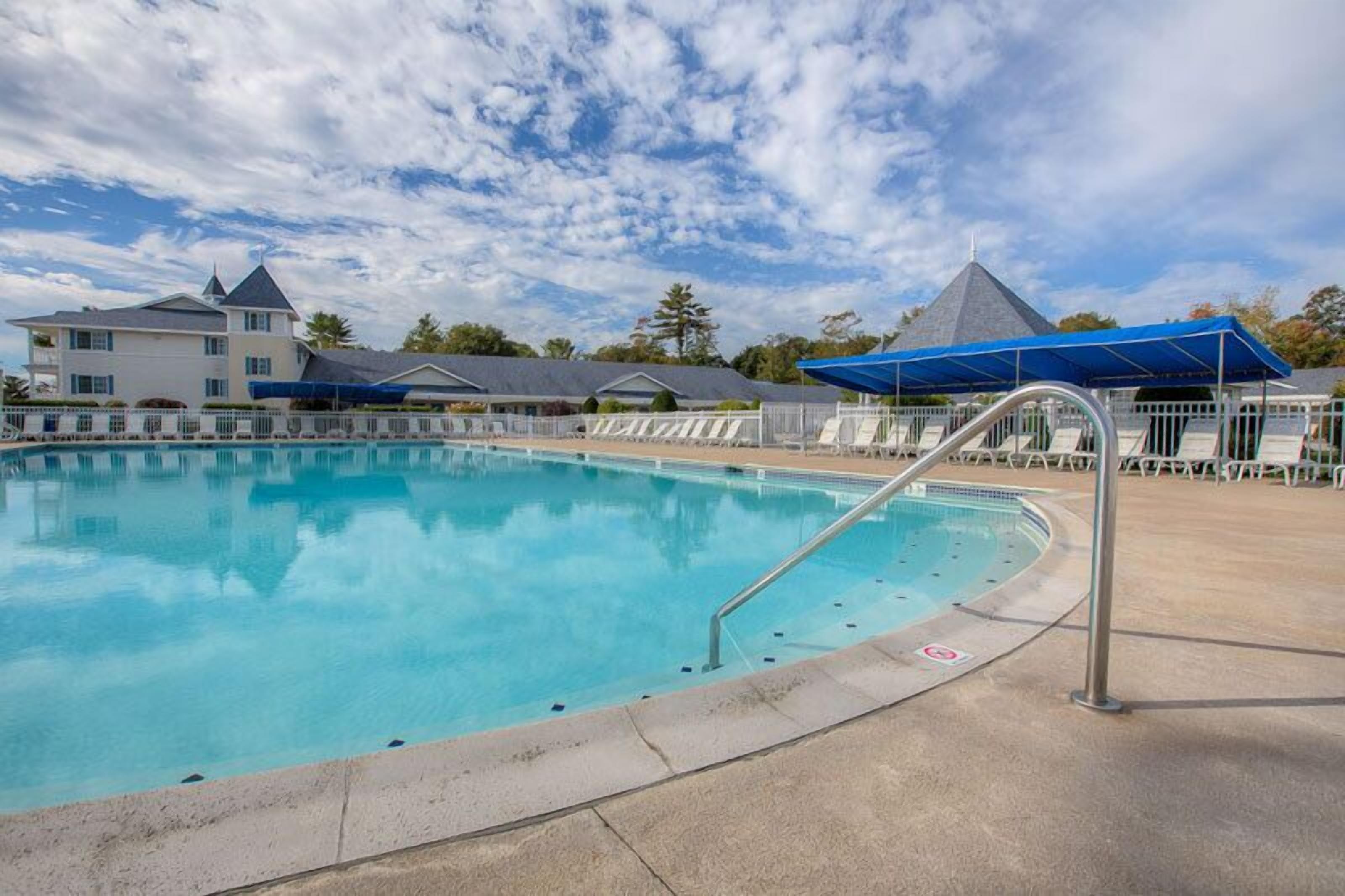 seasonal outdoor pool, open 9:00 am to 9:00 pm, free pool cabanas