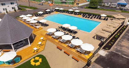 Driftaway Hotel and Pool