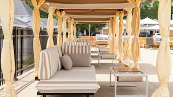 Piscine extérieure (ouverte en saison), cabanons gratuits