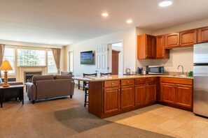 Luxury Suite, 1 Bedroom, Kitchenette | Living area | 32-inch TV with cable channels