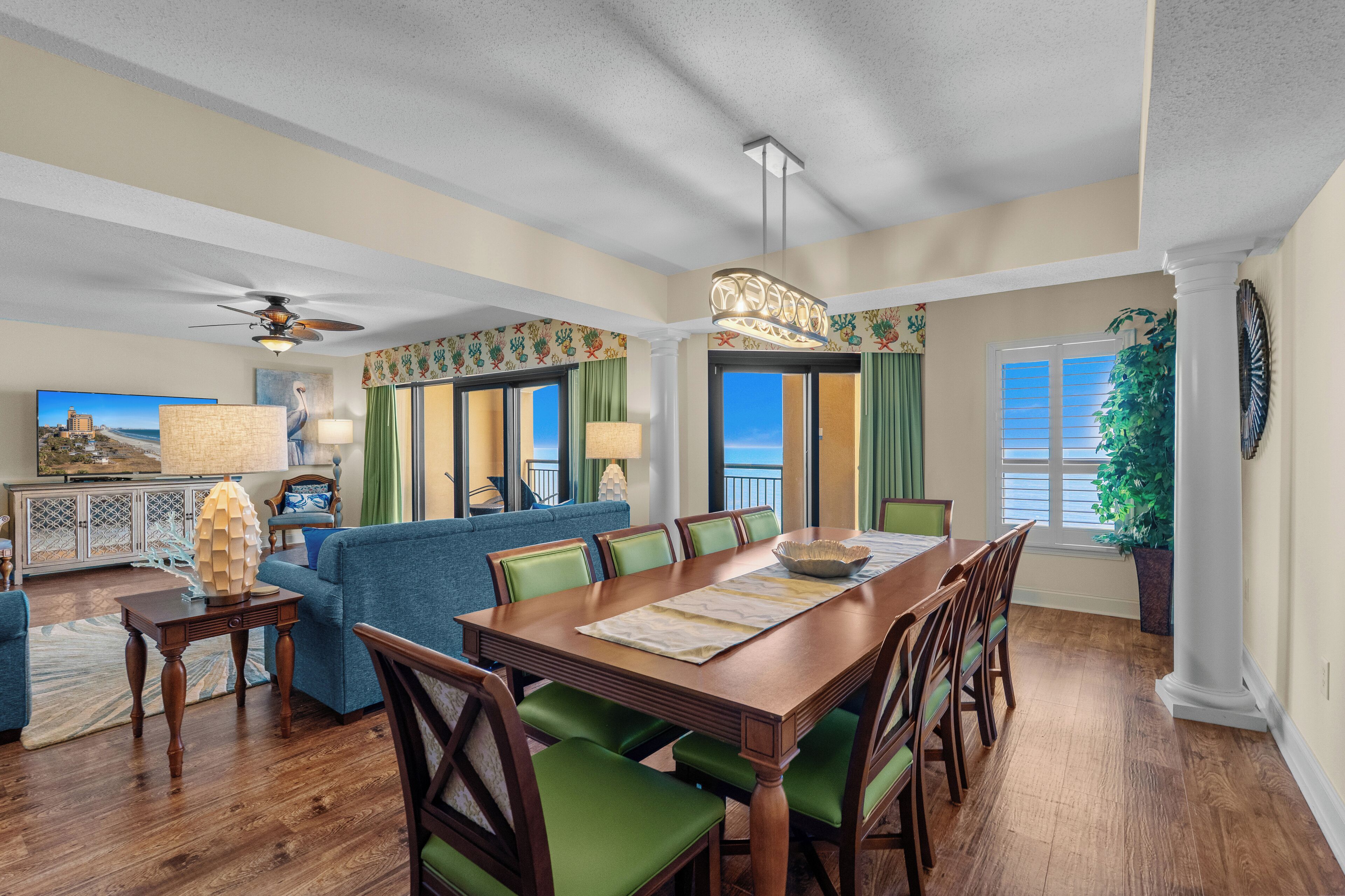 4 bedroom corner suite | dining room