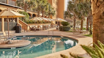 室内游泳池,室外游泳池,08:00 至 20:00 开放,池畔遮阳伞