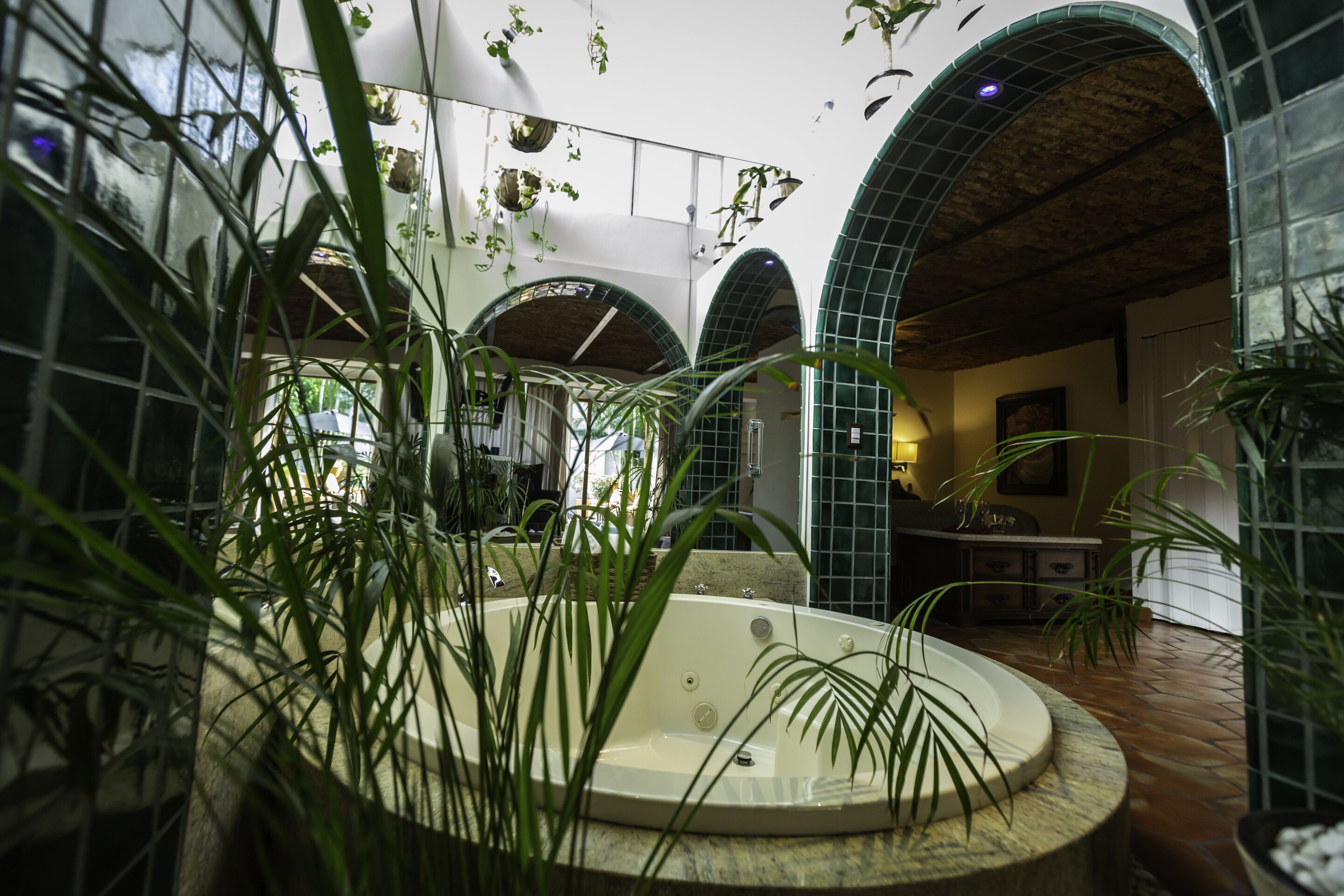 Indoor spa tub
