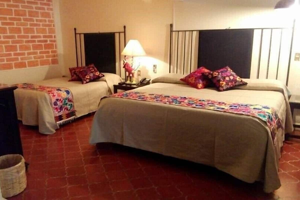 Basic Suite, Air conditioning, Pool View (Poolside Suite King and F)