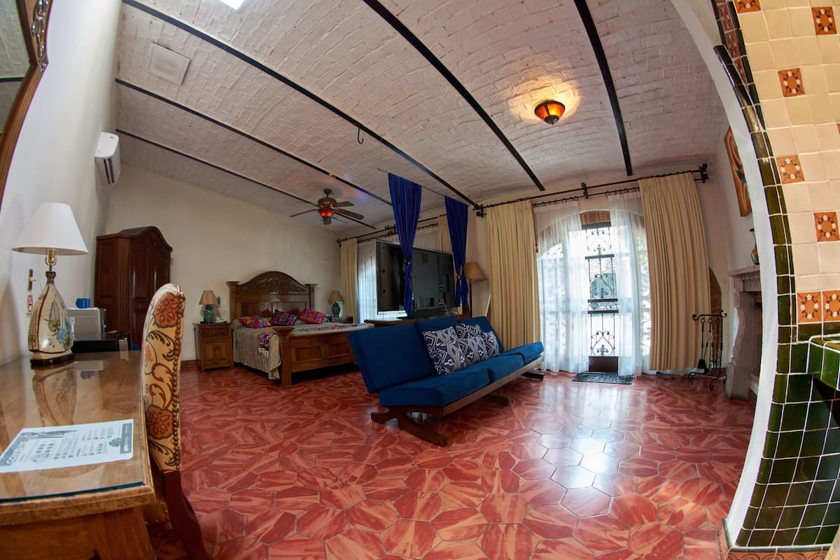Suite romántica, 1 cama King size, para no fumadores, hidromasaje (Master Suite) | Cortinas blackout, tabla de planchar con plancha y wifi gratis
