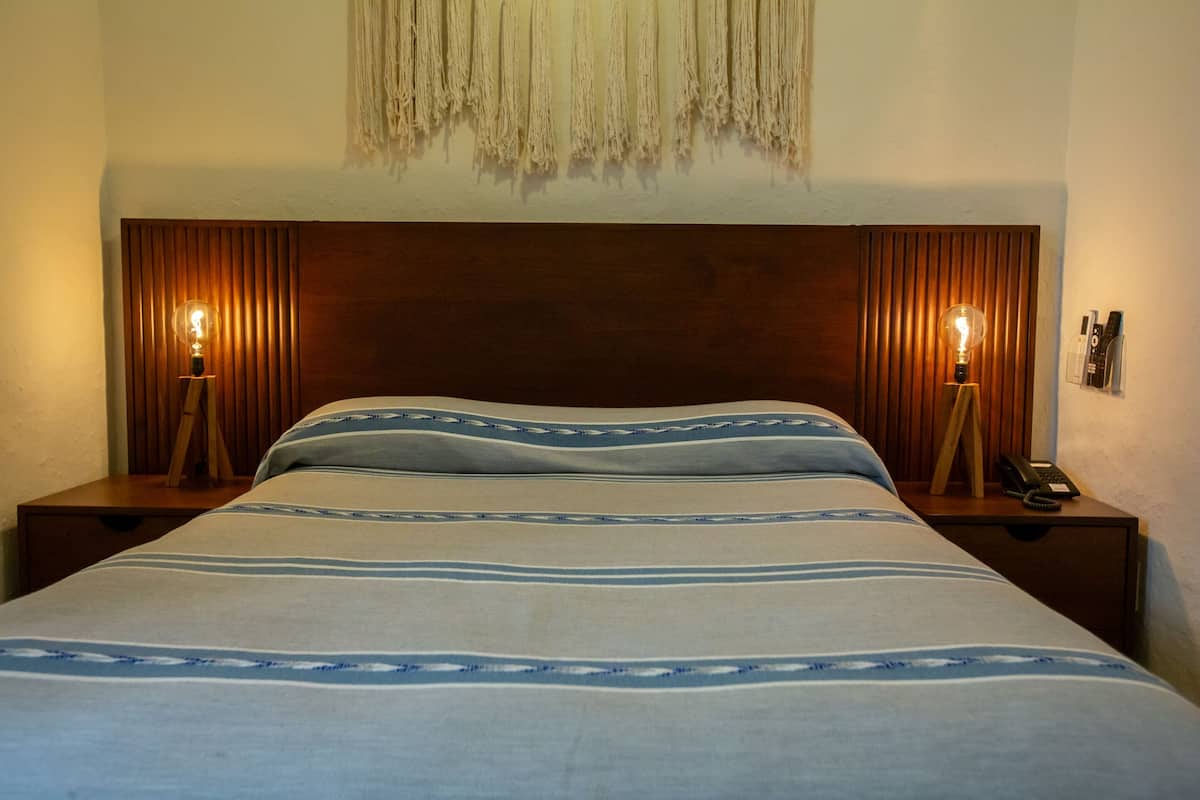 Deluxe Room, 1 Queen Bed, Private Bathroom, Courtyard View (Las Galerias Deluxe #2) | Blackout drapes, iron/ironing board, WiFi (free), individually decorated