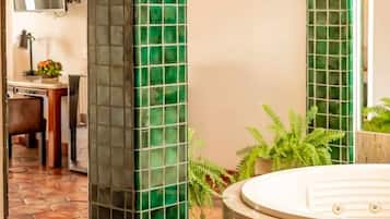 Romantic Suite, 1 King Bed, Hot Tub, Pool View (Poolside Master Suite) | Private spa tub