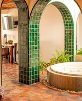 Romantic Suite, 1 King Bed, Hot Tub, Pool View (Poolside Master Suite) | Private spa tub