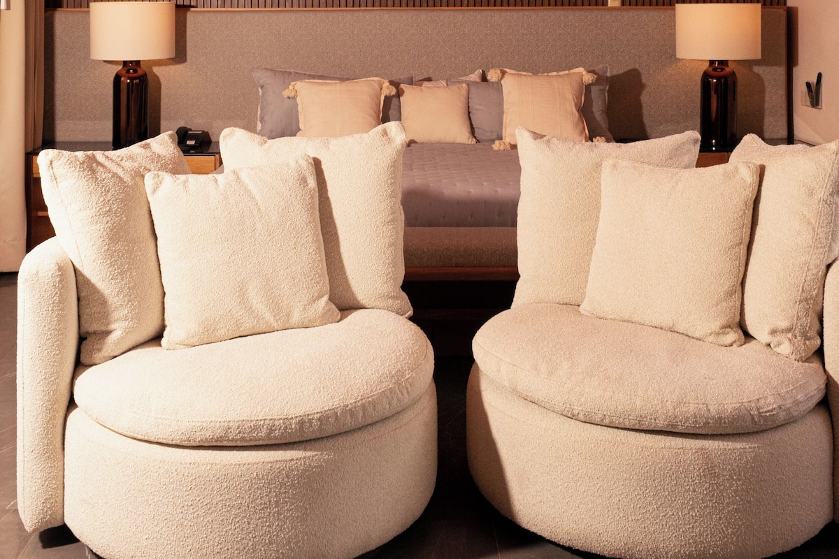 Suíte superluxo, 1 cama King, sacada, vista para a cidade (Celeste by El Dorado) | 1 quarto, individualmente decorados, individualmente mobiliados