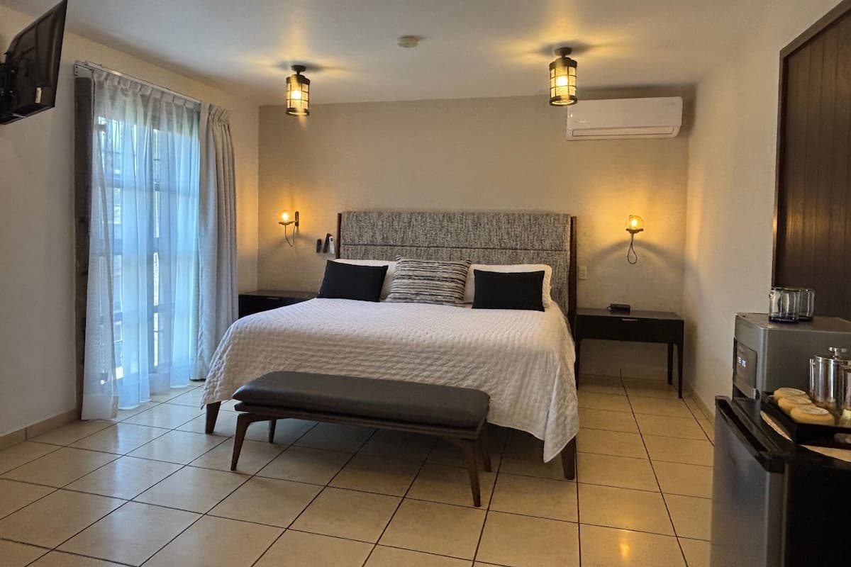 Superior Suite, Private Bathroom (Claudia Gleason 2-Bedroom)