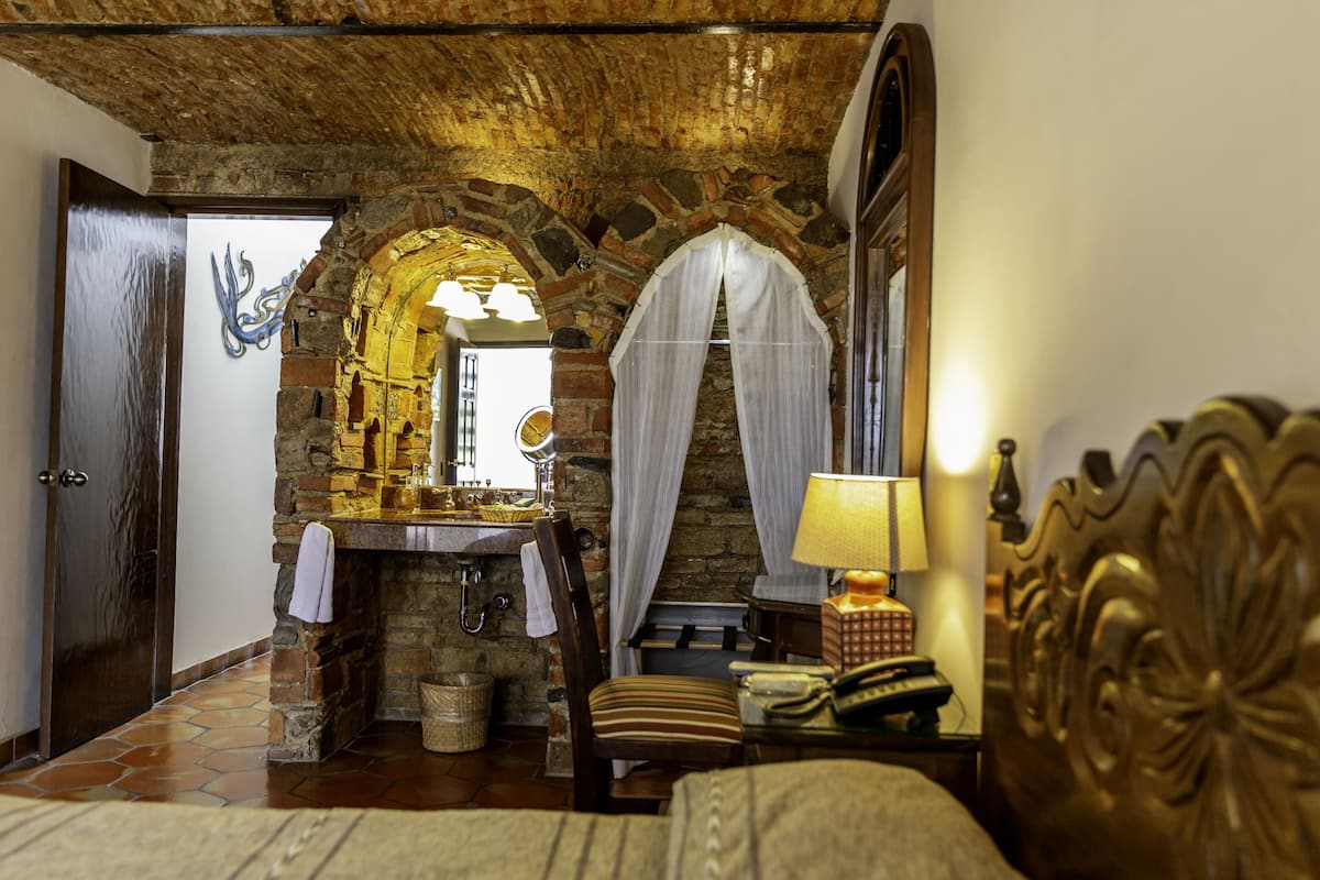 Deluxe Room, 2 Bedrooms, Non Smoking, Bathtub (2-Bedroom Deluxe) | Blackout drapes, iron/ironing board, WiFi (free), individually decorated