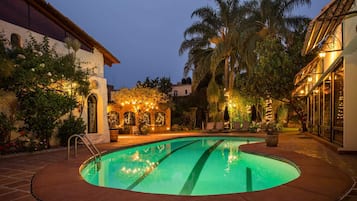 Outdoor pool, pool loungers