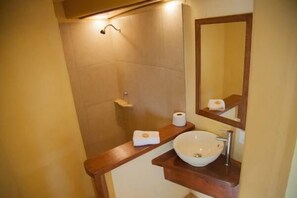 Habitació doble, 1 llit doble | Caixa forta a l'habitació, planxa i posts de planxar i wifi gratuïta 