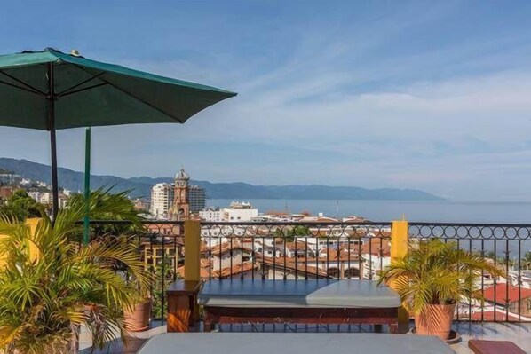 Terrace/patio - Hostal Vallarta Suites (Puerto Vallarta)