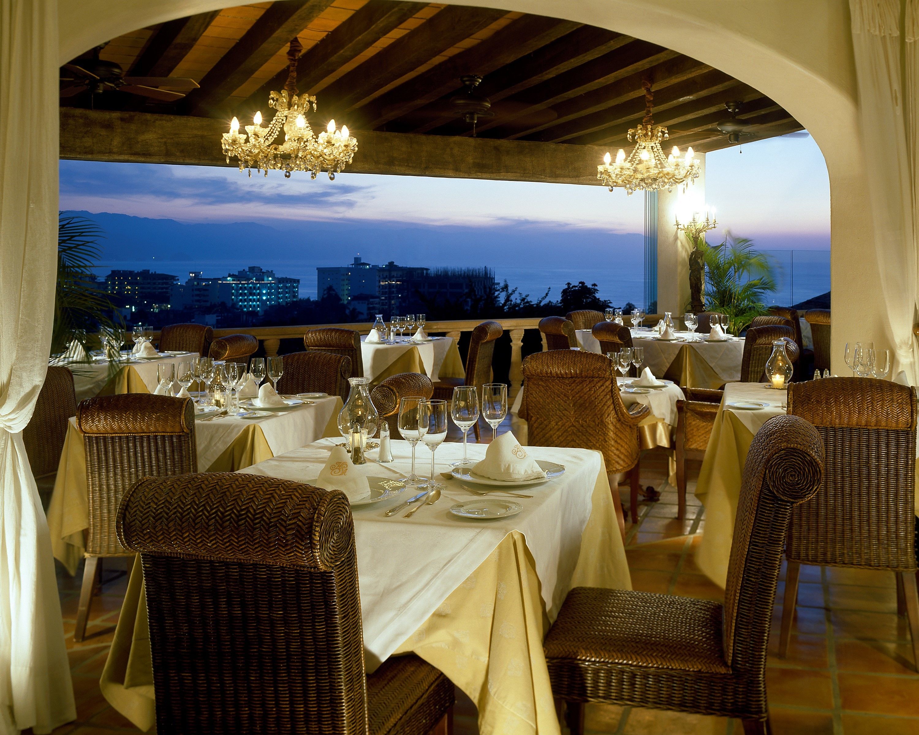 breakfast and dinner served, international cuisine