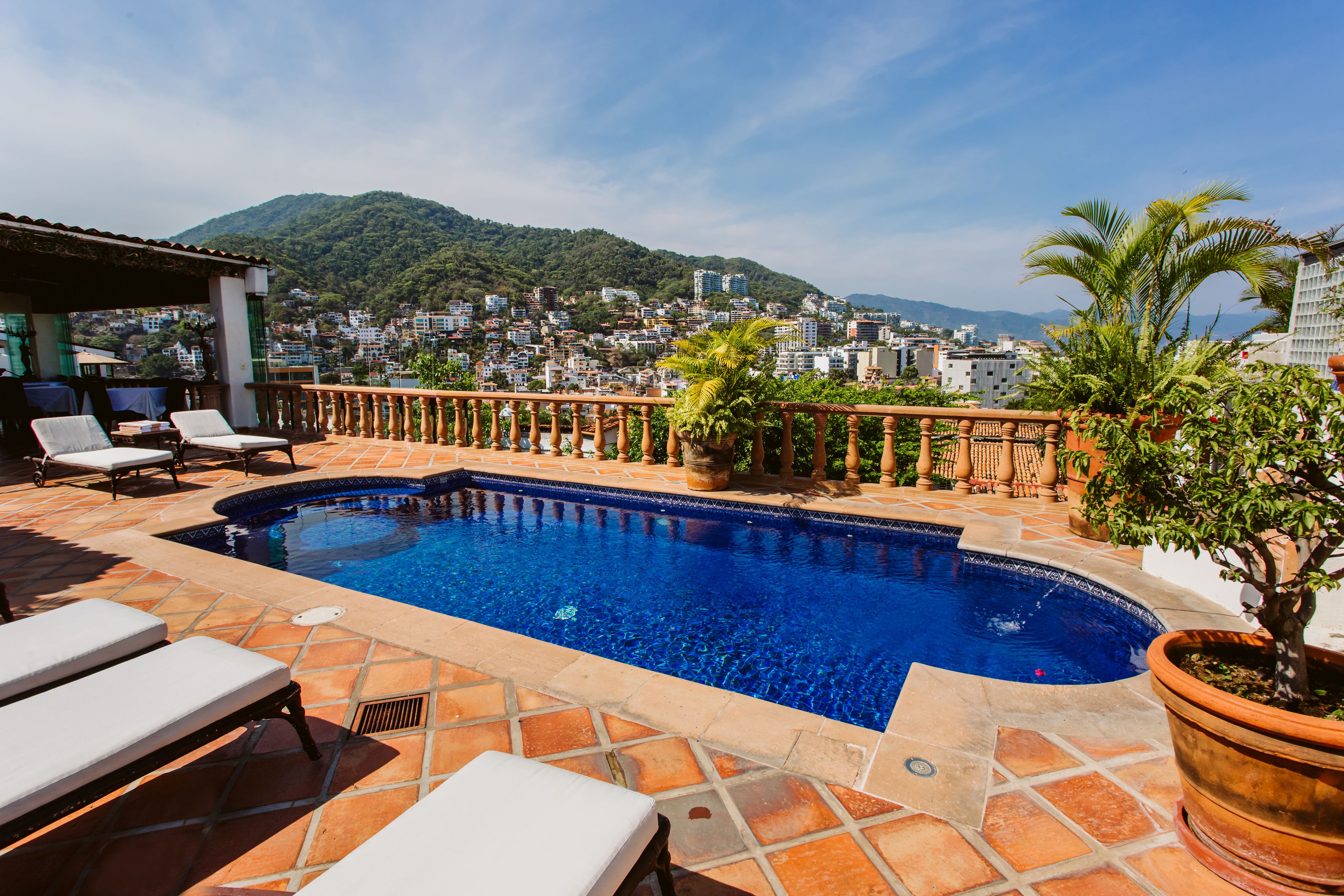 3 piscinas al aire libre, sillones reclinables de piscina