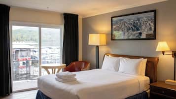 Superior Room, 2 Queen Beds, Balcony, Lake View