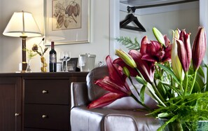 Premier Suite, 1 King Bed, Lake View, Lakeside | Room amenity