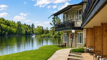 Chambre Double Deluxe, 2 lits doubles, vue lac, en bord de lac | Terrasse/Patio