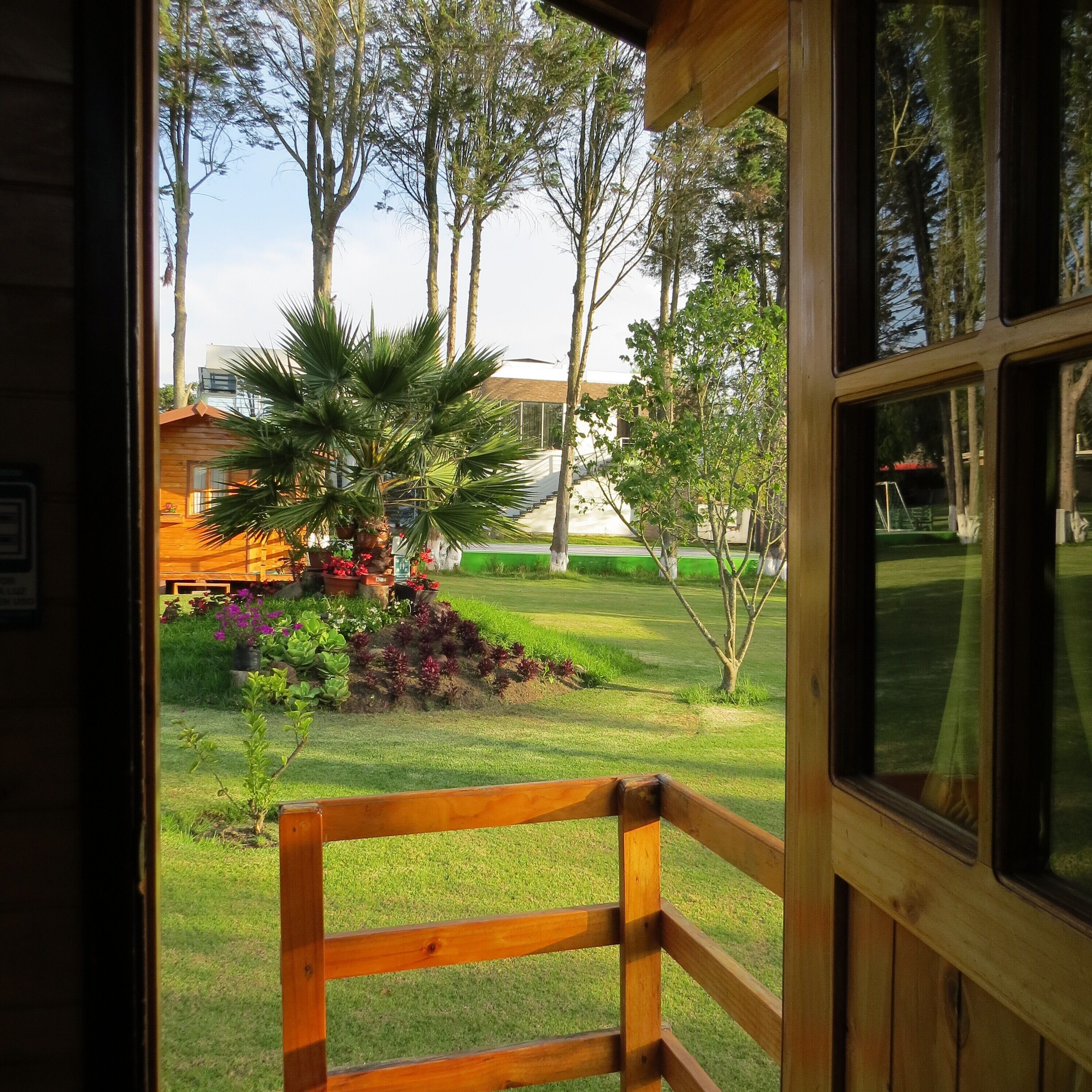 bungalow, 1 queen bed | garden view