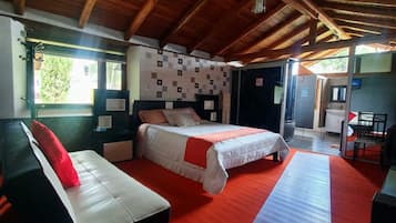 Suite, 1 habitación | Caja fuerte, sistema de insonorización, tabla de planchar con plancha
