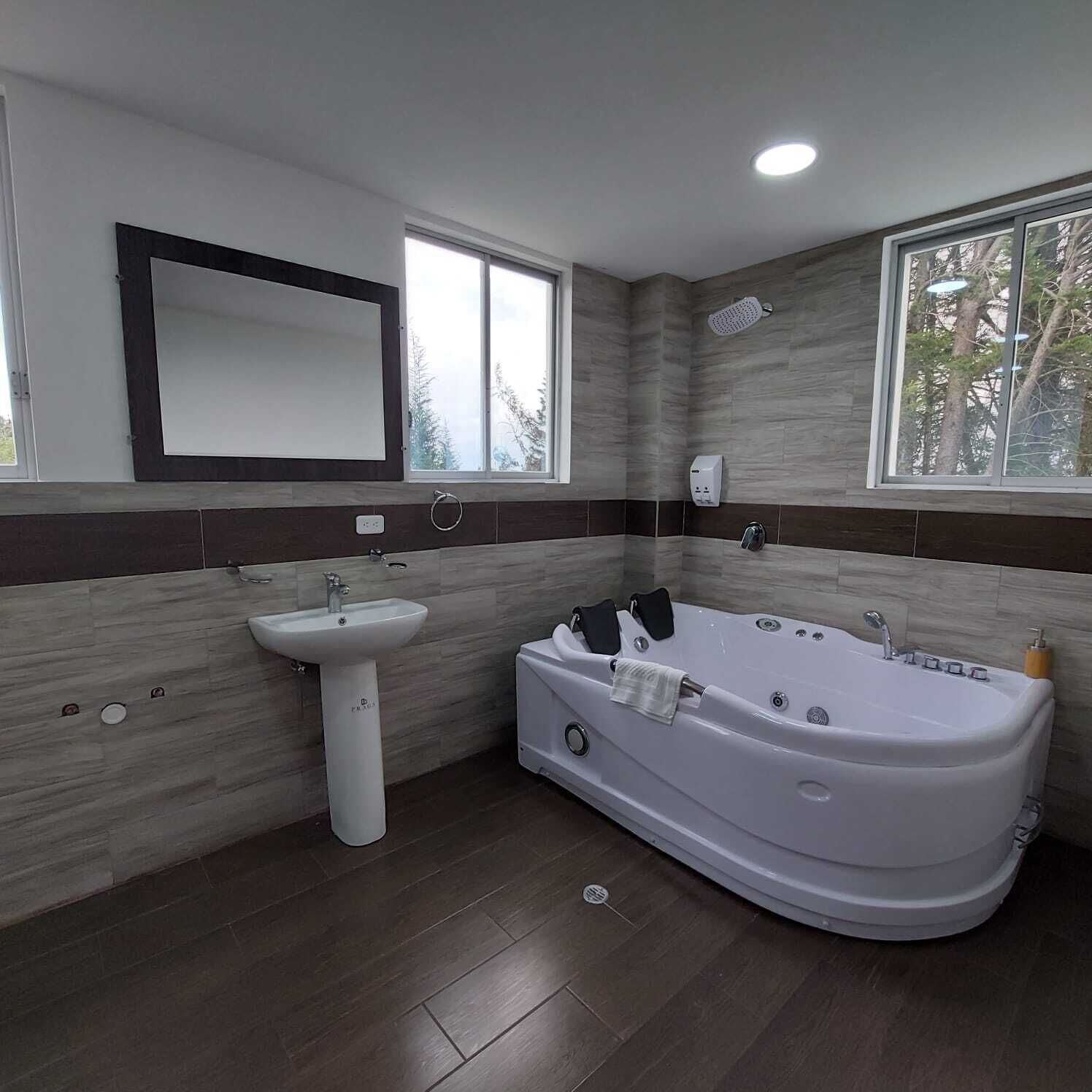 superior suite, hot tub | bathroom | free toiletries, hair dryer, towels