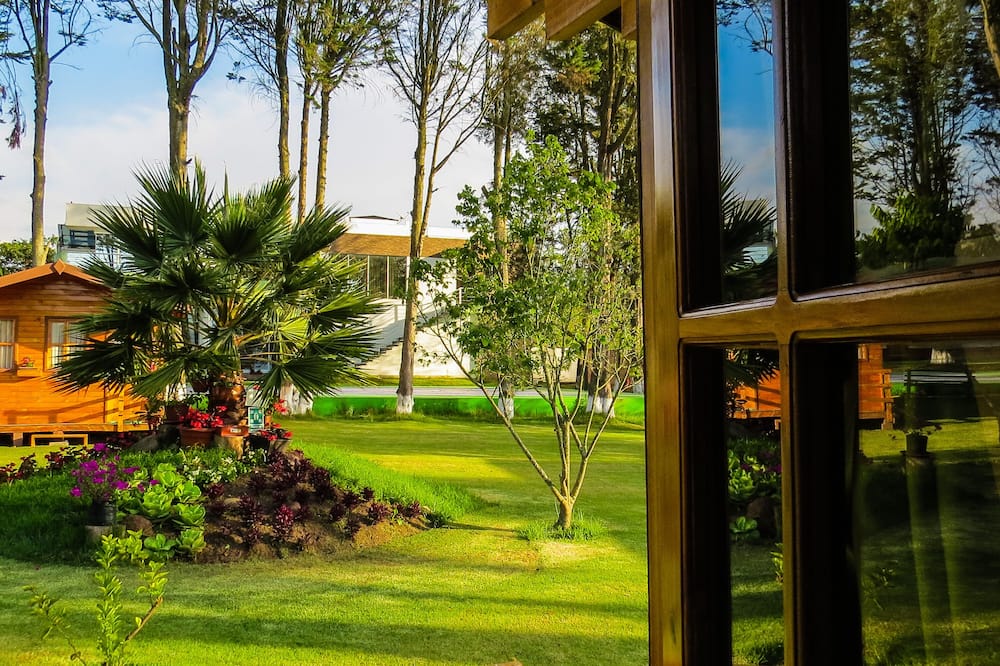 Hosteria Airport Garden