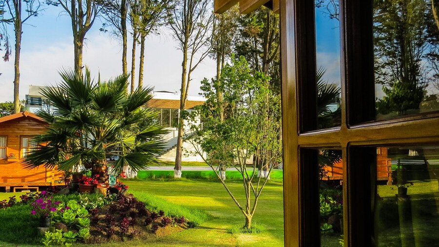 Hosteria Airport Garden