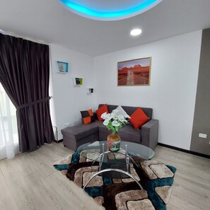 Superior Suite, Hot Tub | In-room safe, soundproofing, iron/ironing board, free WiFi - Hosteria Airport Garden (Tababela)