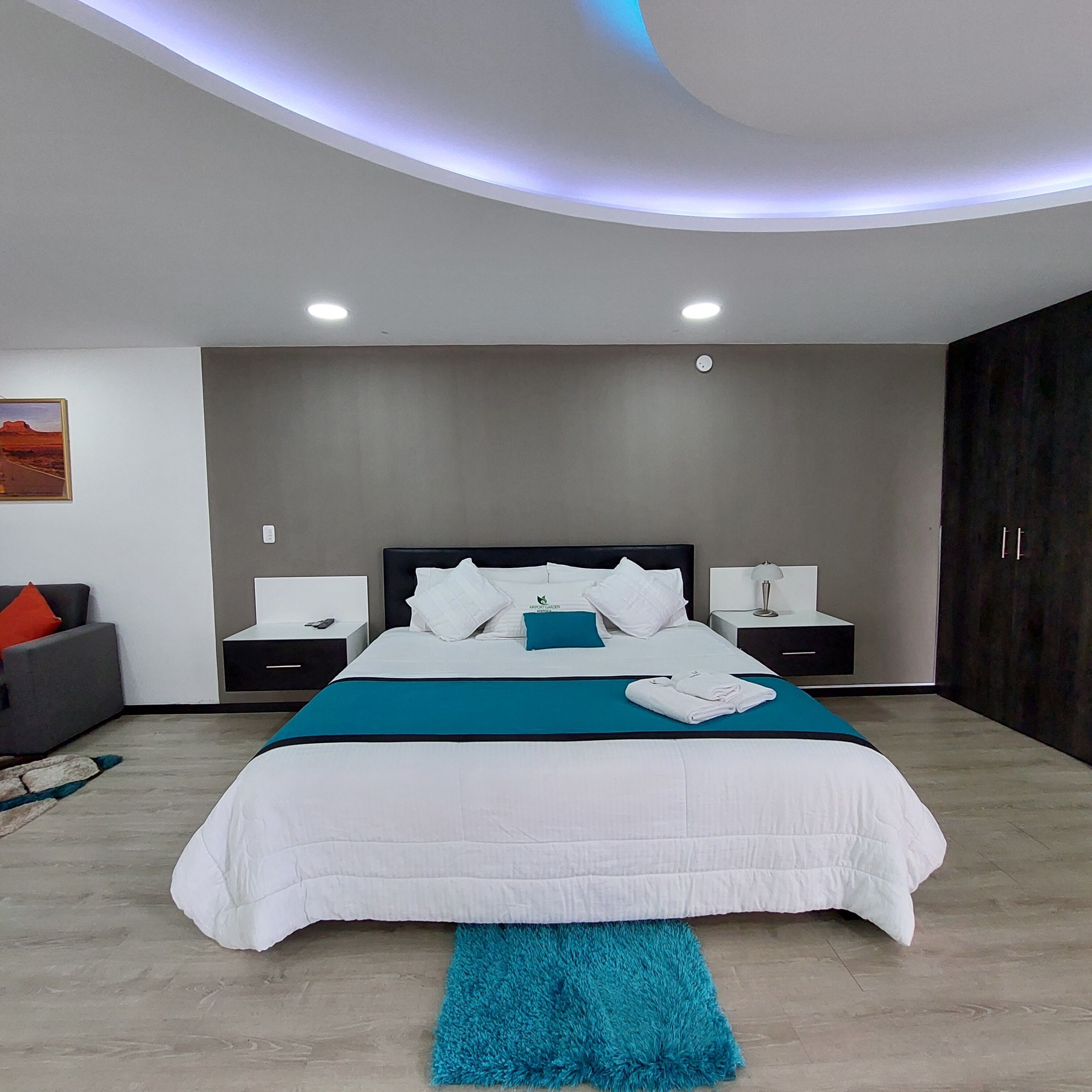 Superior Suite, Hot Tub | In-room safe, soundproofing, iron/ironing board, free WiFi