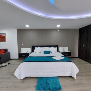 Superior Suite, Hot Tub | In-room safe, soundproofing, iron/ironing board, free WiFi