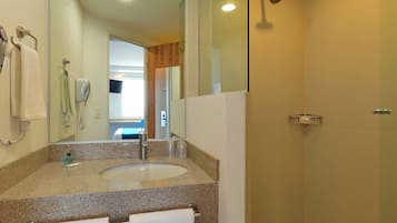 Habitación estándar con 2 camas individuales, 2 camas individuales | Baño | Ducha, artículos de higiene personal gratuitos y secador de pelo