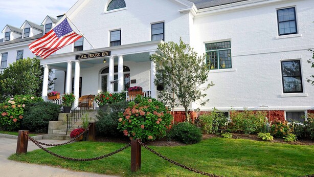 A white building with a sign reading "Jail House Inn". - Jailhouse Inn (Newport)