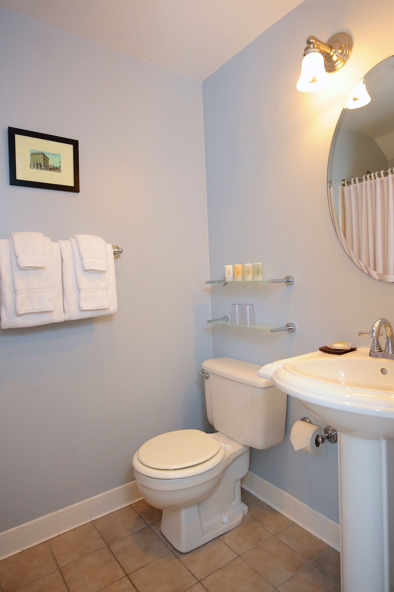 combined shower/bathtub, free toiletries, hair dryer, towels