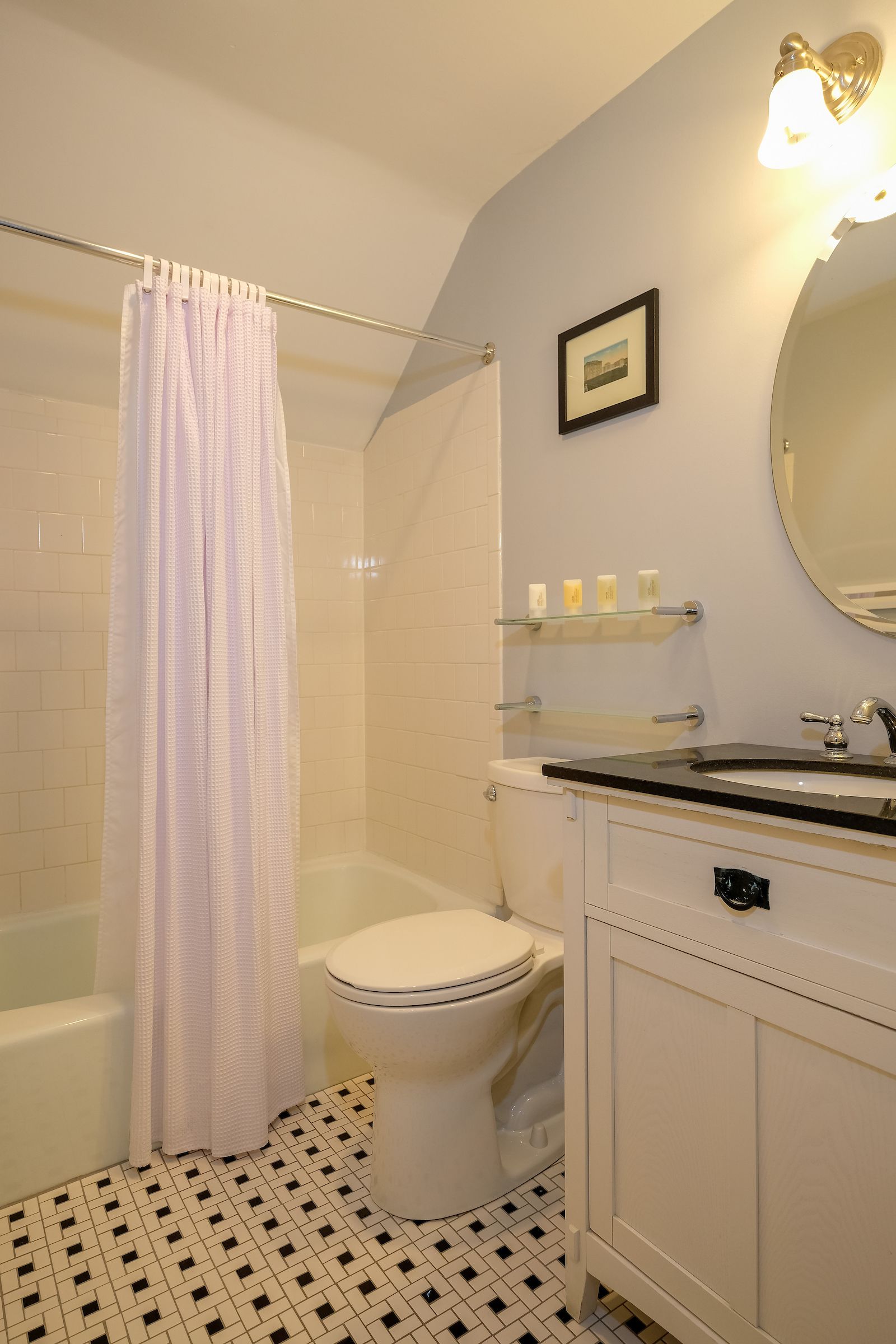 combined shower/bathtub, free toiletries, hair dryer, towels