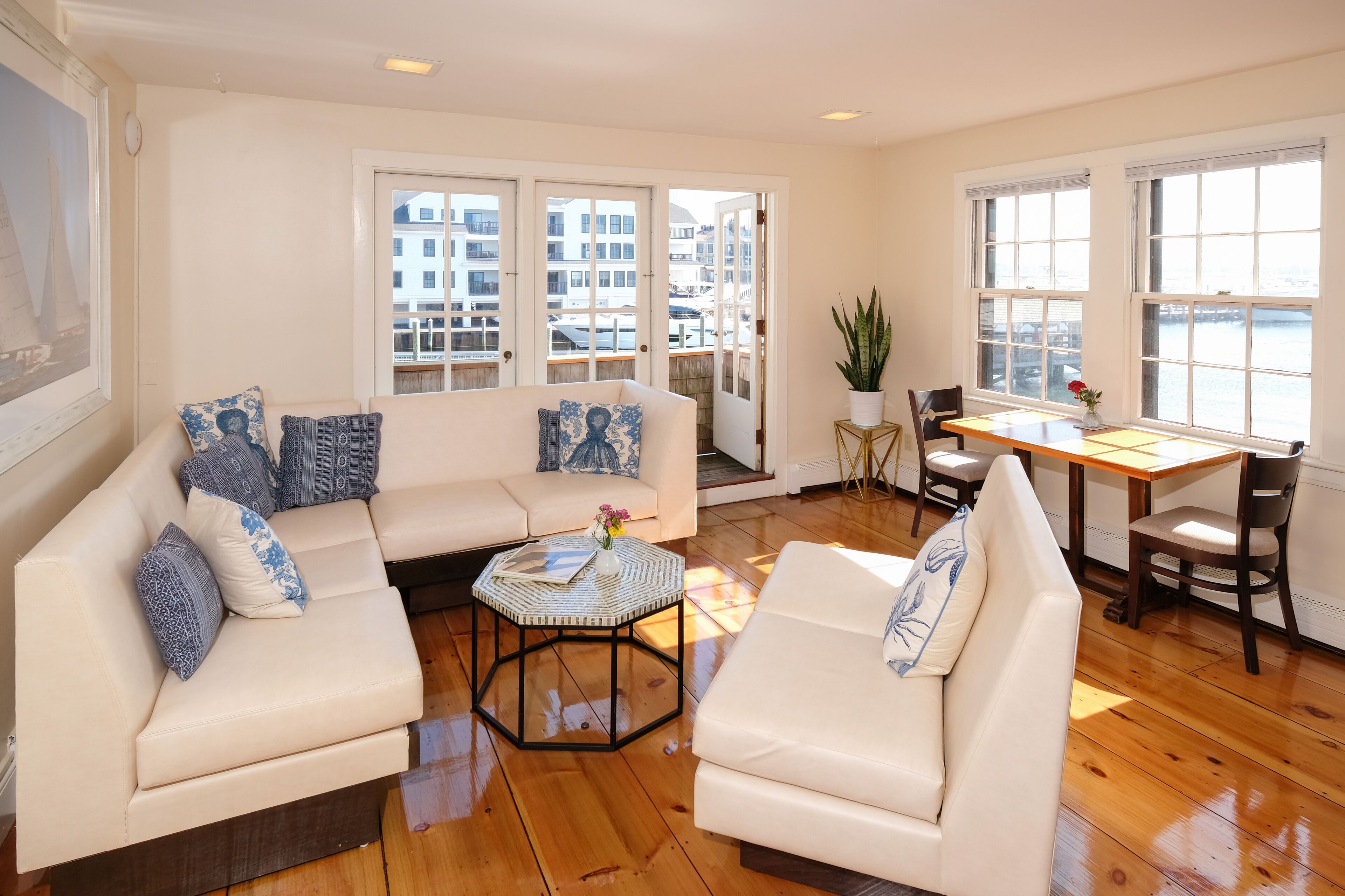 cityview suite | 1 bedroom, hypo-allergenic bedding, laptop workspace, iron/ironing board