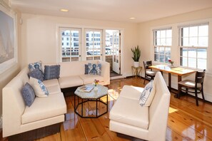 Suite, vistes a la ciutat | 1 dormitori i roba de llit hipoal·lergògena 