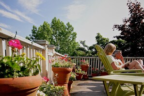 Standard Room | Iron/ironing board, free cribs/infant beds, free WiFi, bed sheets