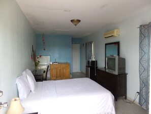 Seprai premium, meja kerja, dan setrika/meja setrika