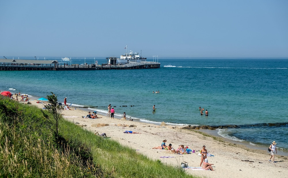 Pequot Hotel by null