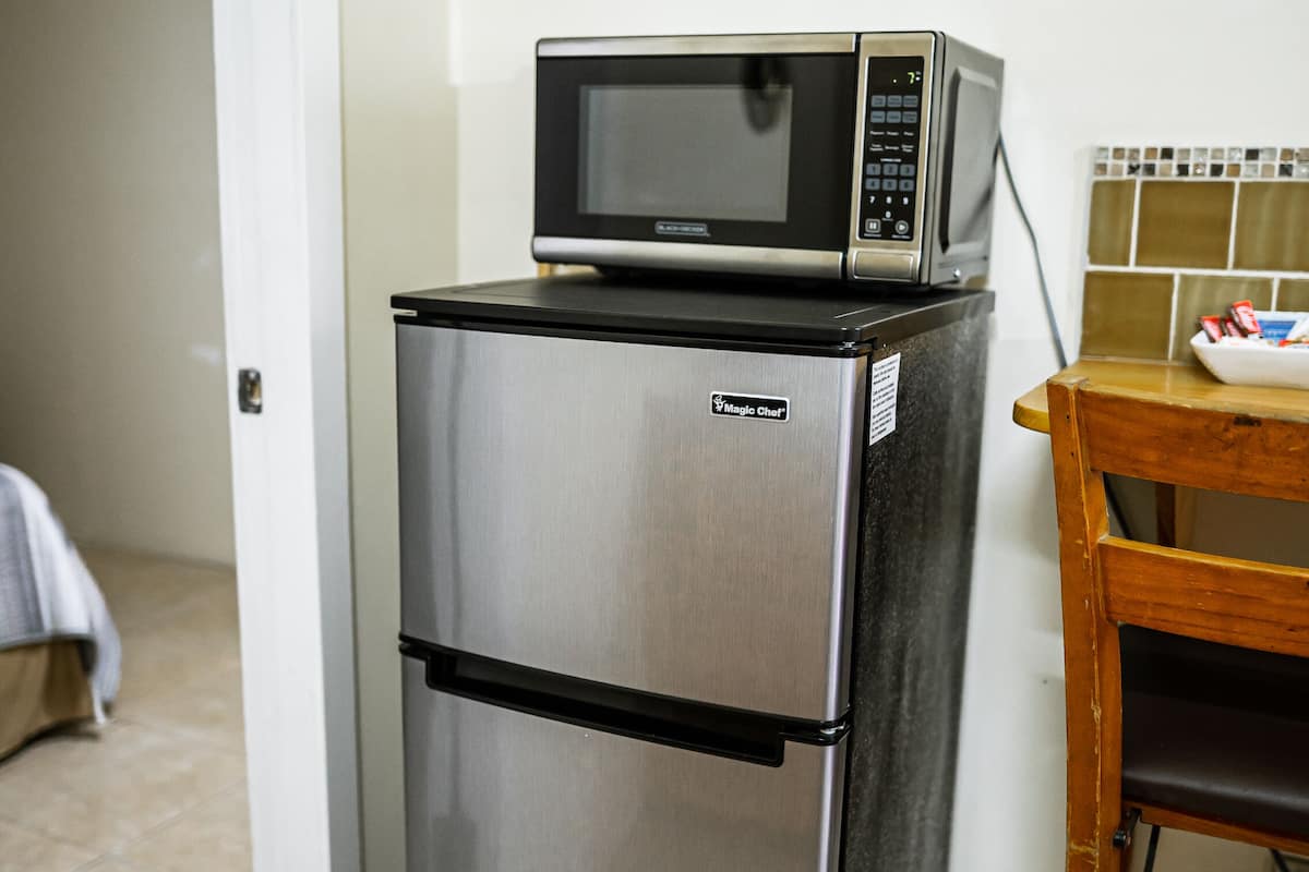 classic studio, 1 double bed, terrace | private kitchenette | fridge, microwave, oven, stovetop