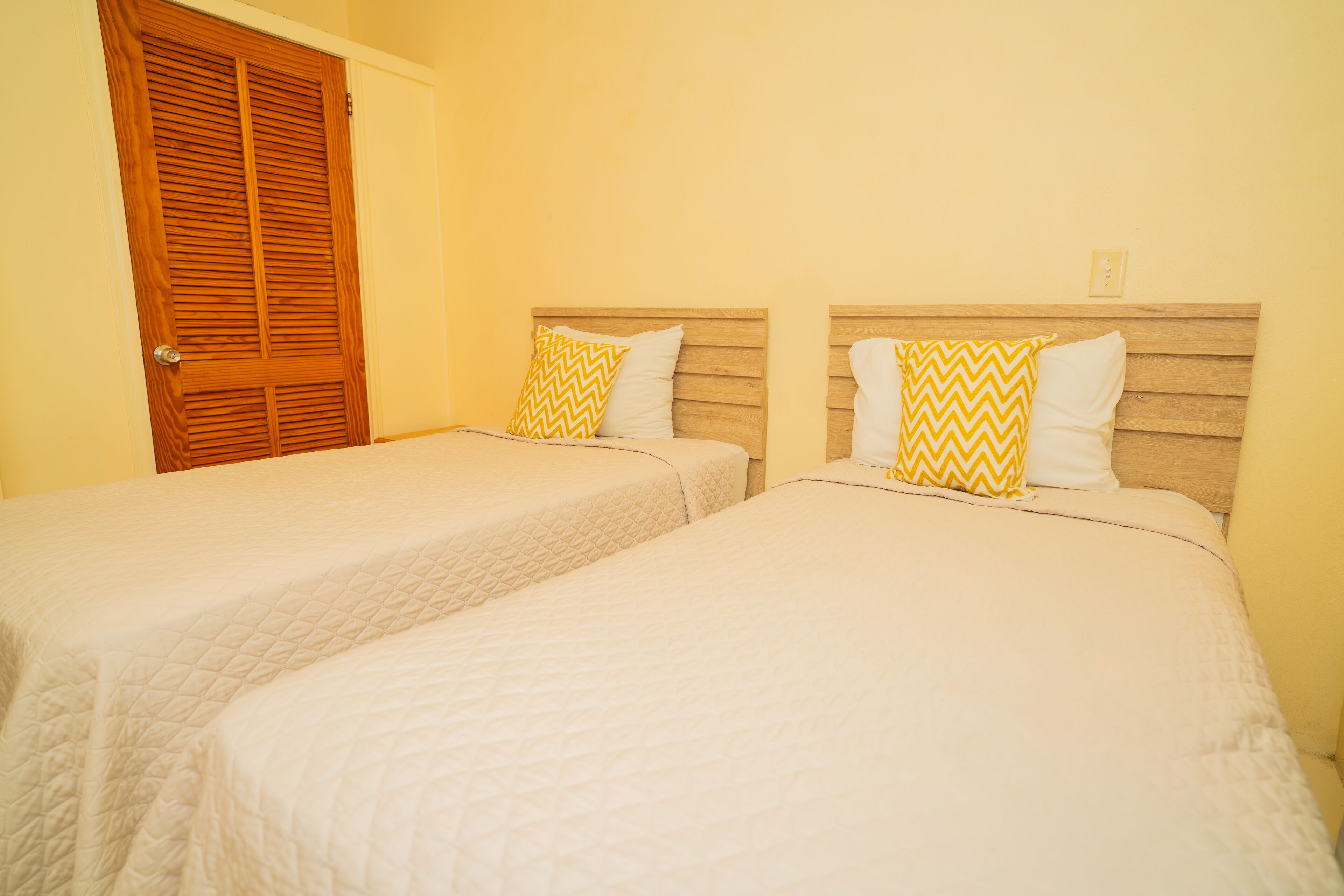 economy room, 2 single beds, ground floor | 1 bedroom, individually decorated, iron/ironing board, free wifi