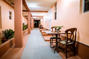 Terrace/patio - Connie's Comfort Suites (St. John's)