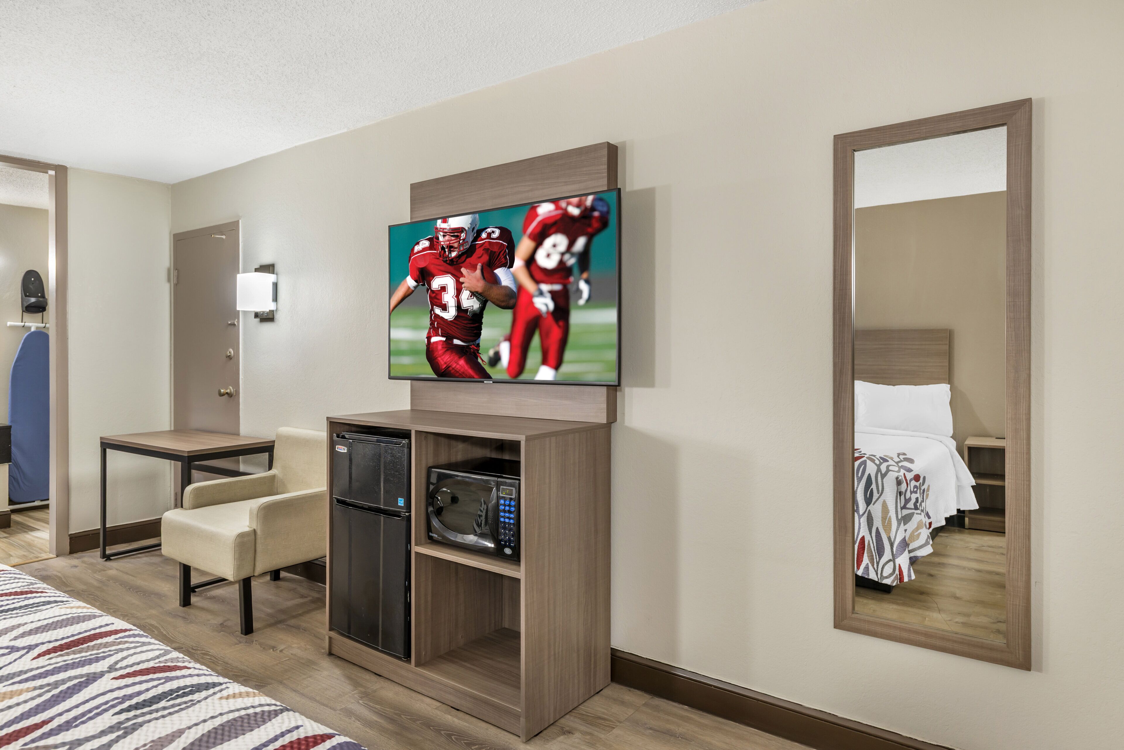 Superior Room, 1 King Bed, Non Smoking | Desk, laptop workspace, blackout drapes, WiFi (free)