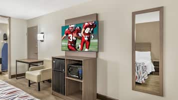 Superior Room, 1 King Bed, Non Smoking | Desk, laptop workspace, blackout drapes, WiFi (free)