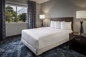 Desk, blackout curtains, bed sheets - Isle of Capri Casino Hotel Lula – A Caesars Rewards Destination (Lula)